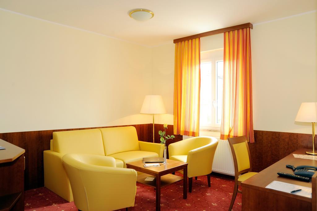 Der Kaiserhof Ried Ried im Innkreis Chambre photo